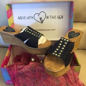 Love & liberty Women’s Nadia Ll Wedge Sandal